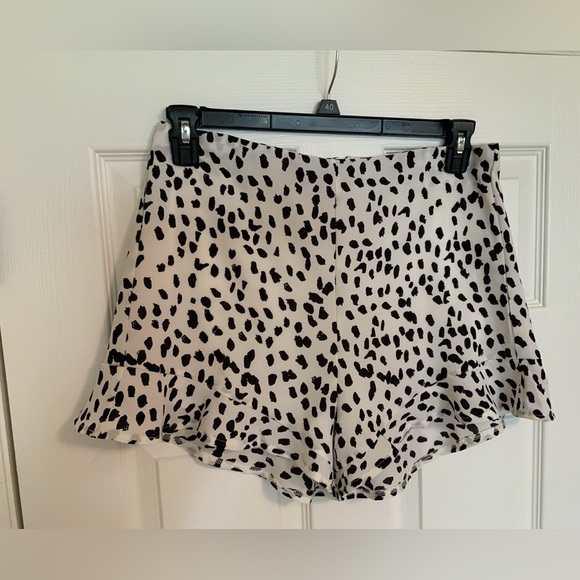 She + Sky Large Animal Print Shorts - Picture 2 of 4